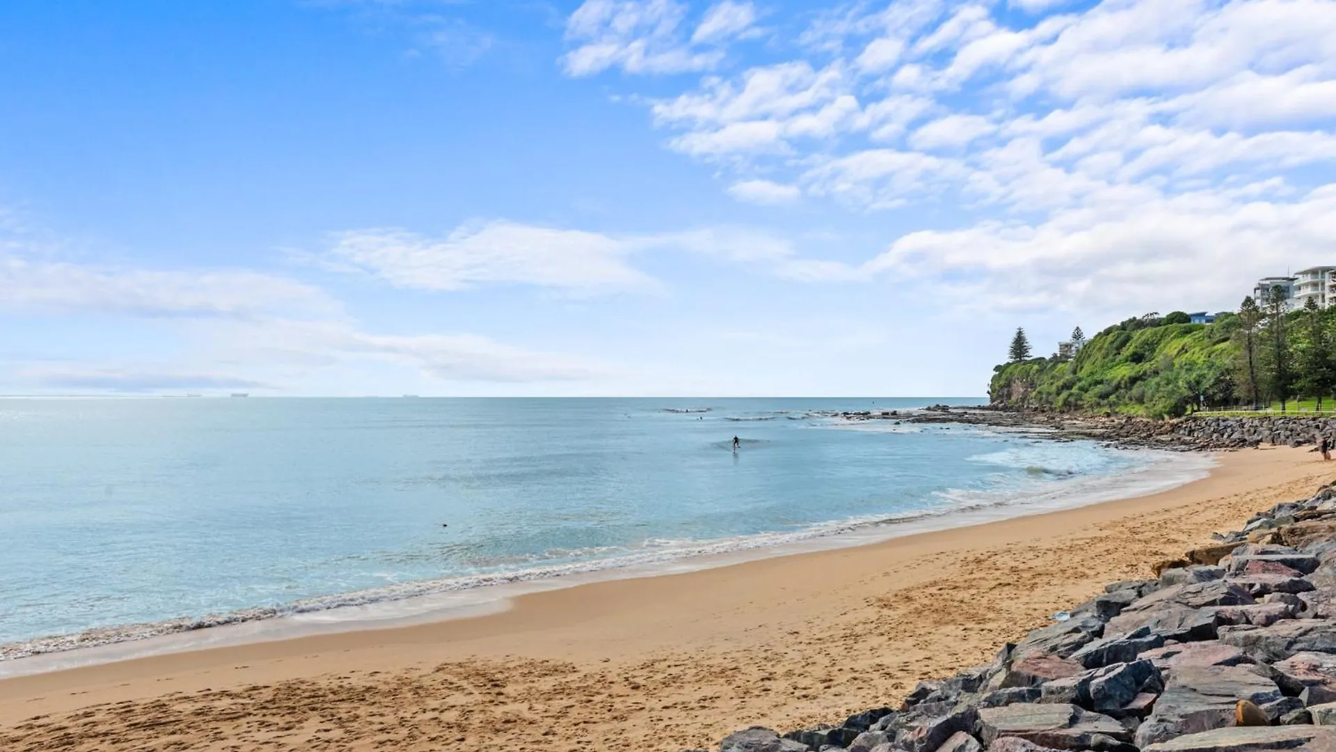 Apartment Bright 2-Bed Top-Floor Flat Near Moffat Beach Caloundra