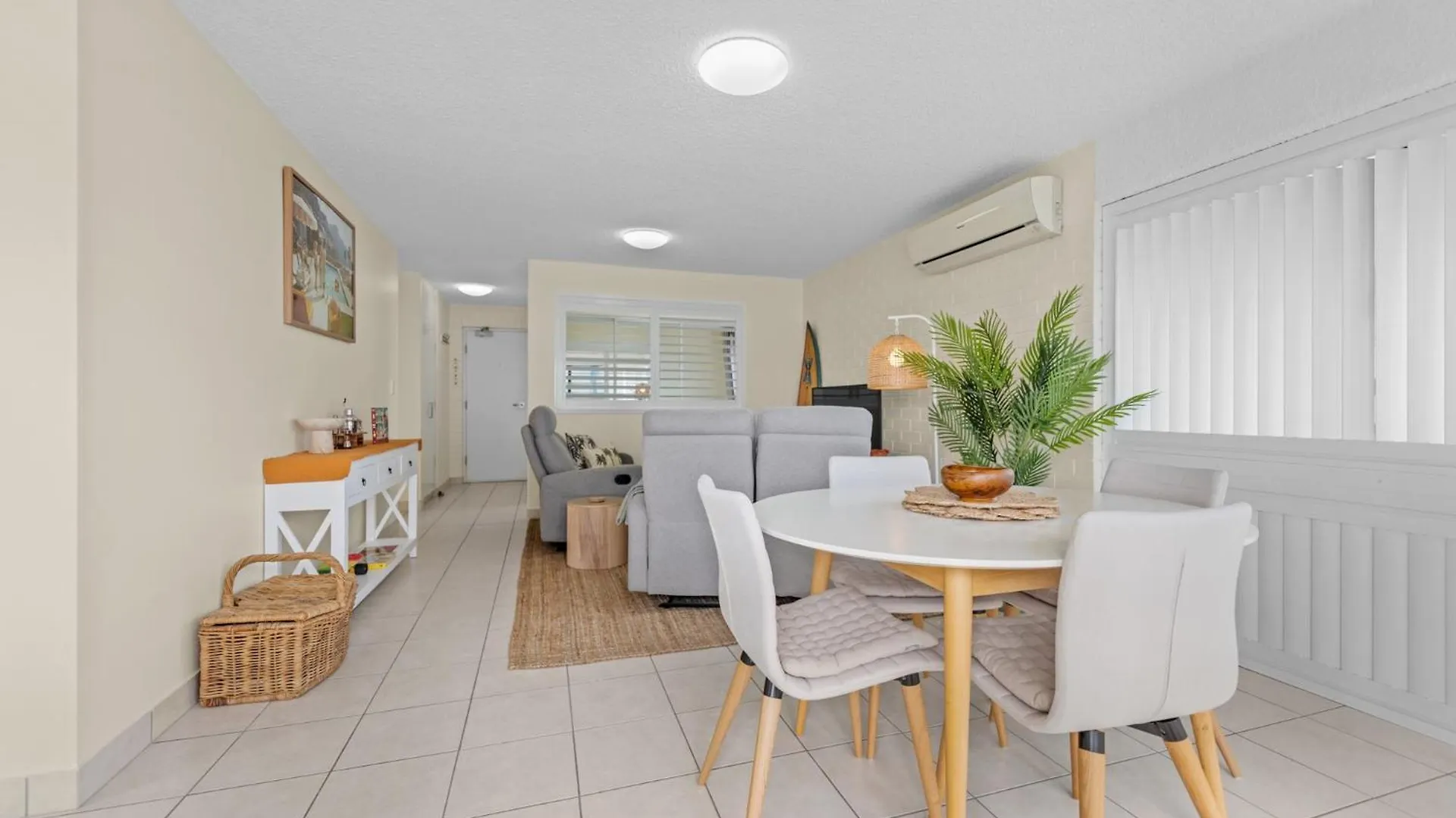 Apartment Bright 2-Bed Top-Floor Flat Near Moffat Beach Caloundra Australia