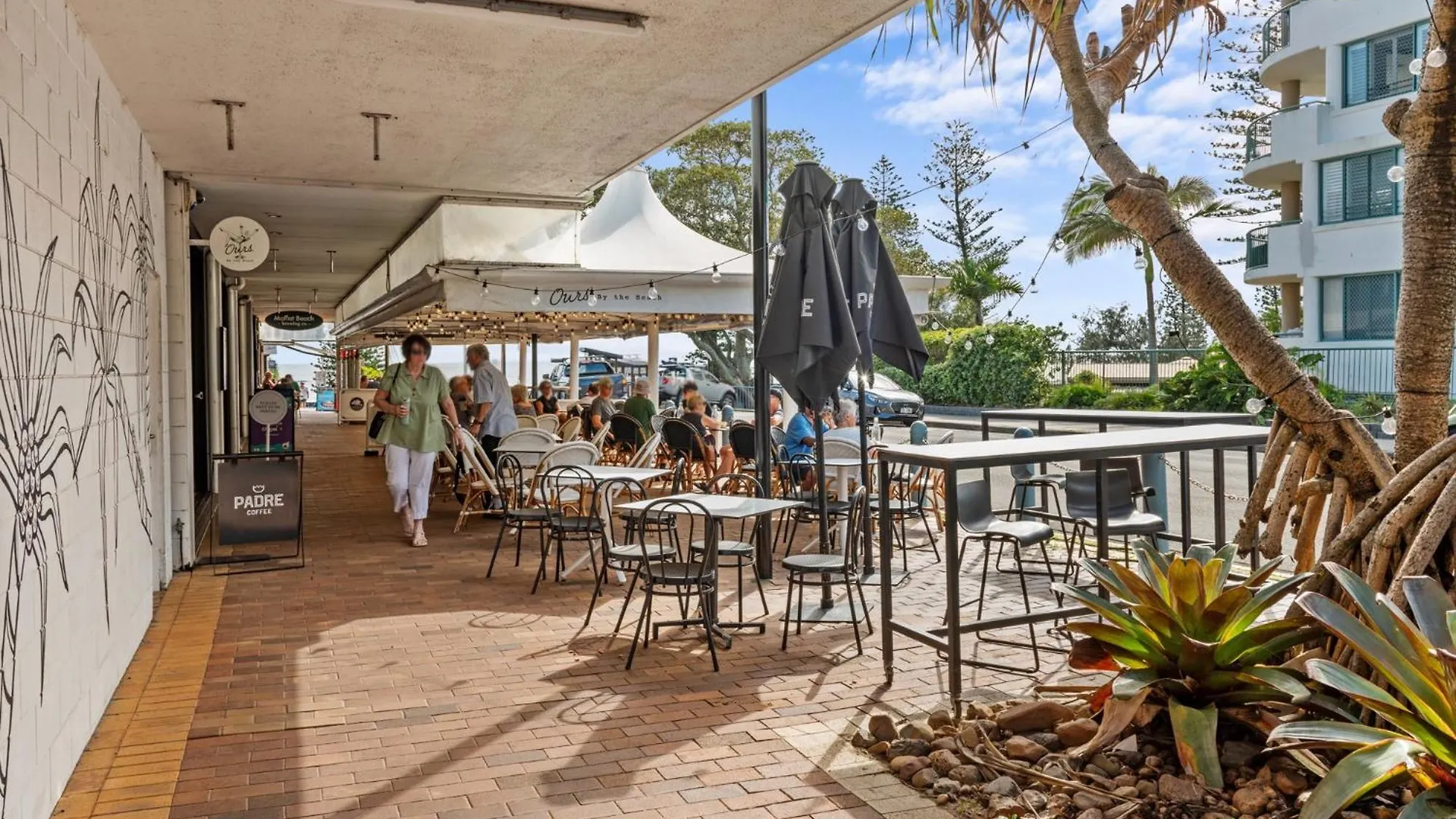 Apartment Bright 2-Bed Top-Floor Flat Near Moffat Beach Caloundra