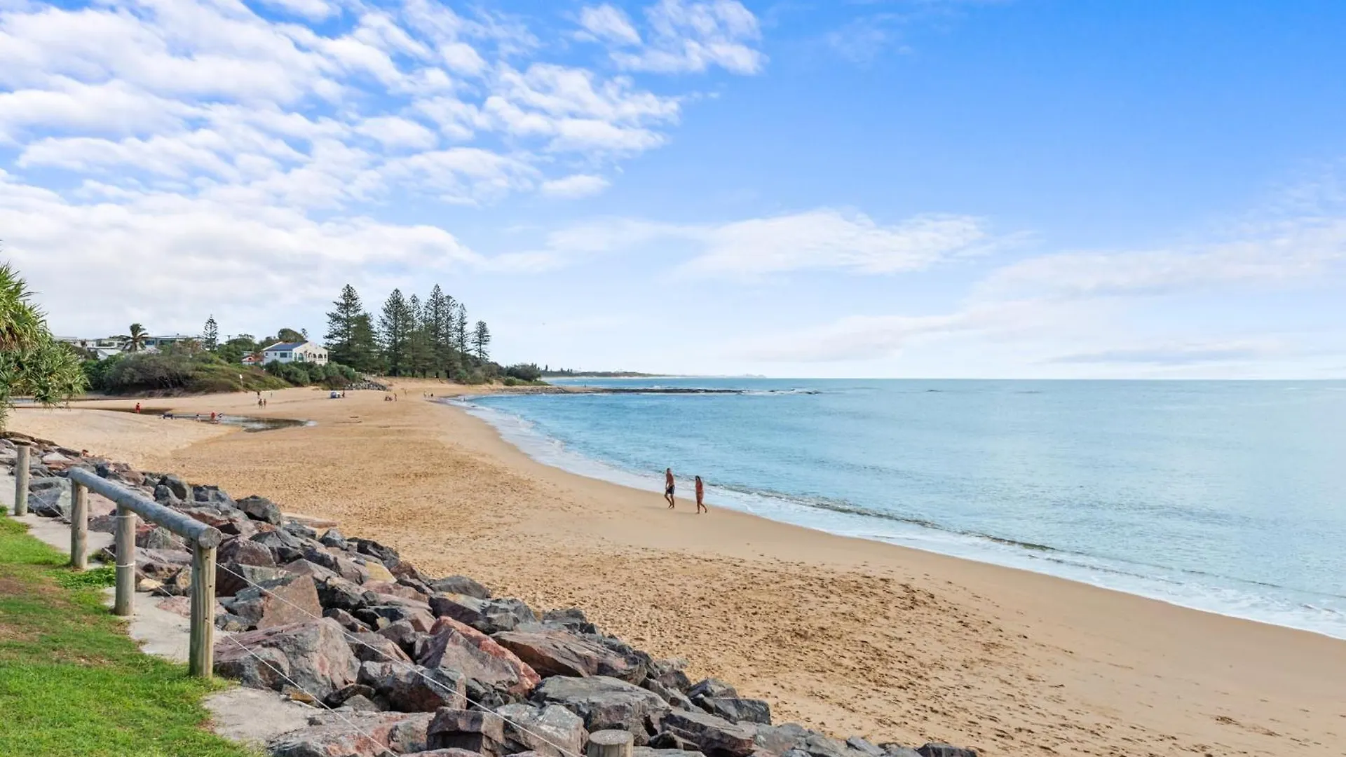 Bright 2-Bed Top-Floor Flat Near Moffat Beach Caloundra 0*,